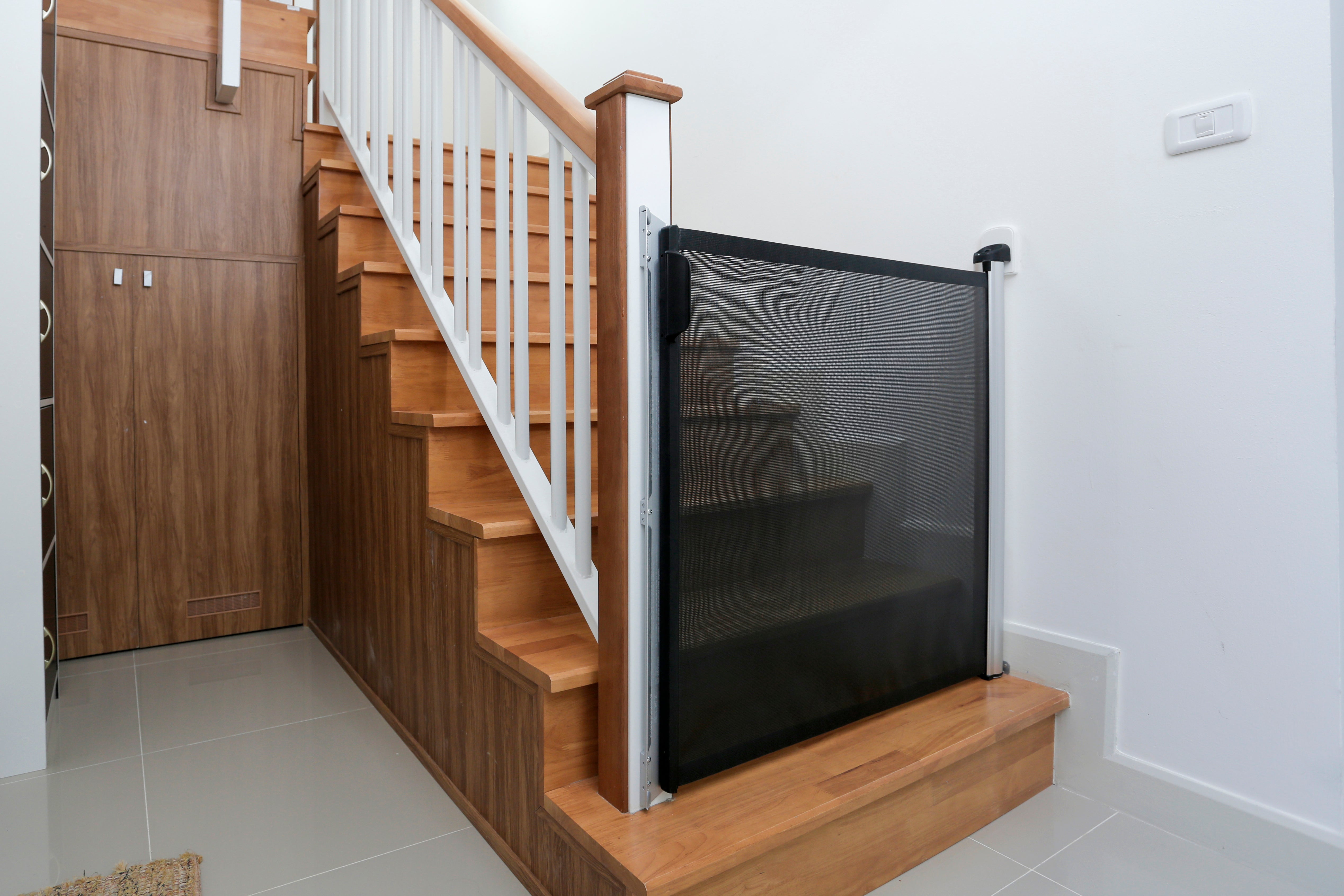 lascal-kiddyguard-avant-t-rschutzgitter-schwarz-120-cm-einziehbar image 4