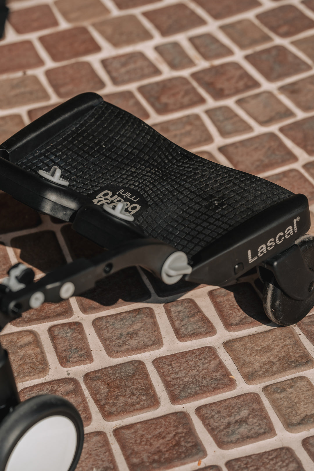 lascal-buggyboard-mini-3d-trittbrett-grau-f-r-kinderwagen image 5